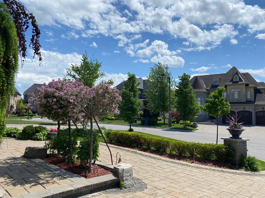 Aurora, ON L4G 0K4,22 Longthorpe CT