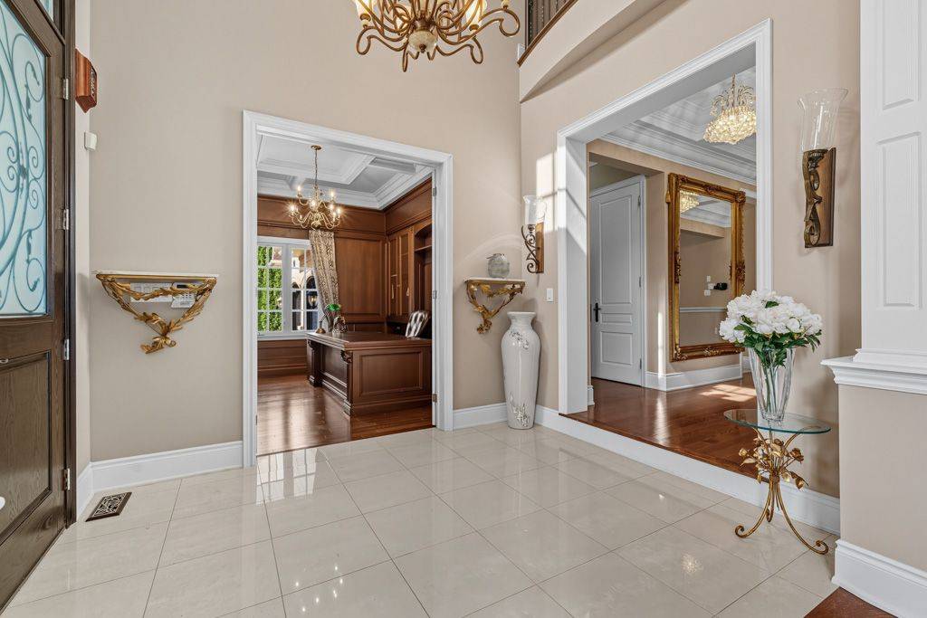 Aurora, ON L4G 0K4,22 Longthorpe CT