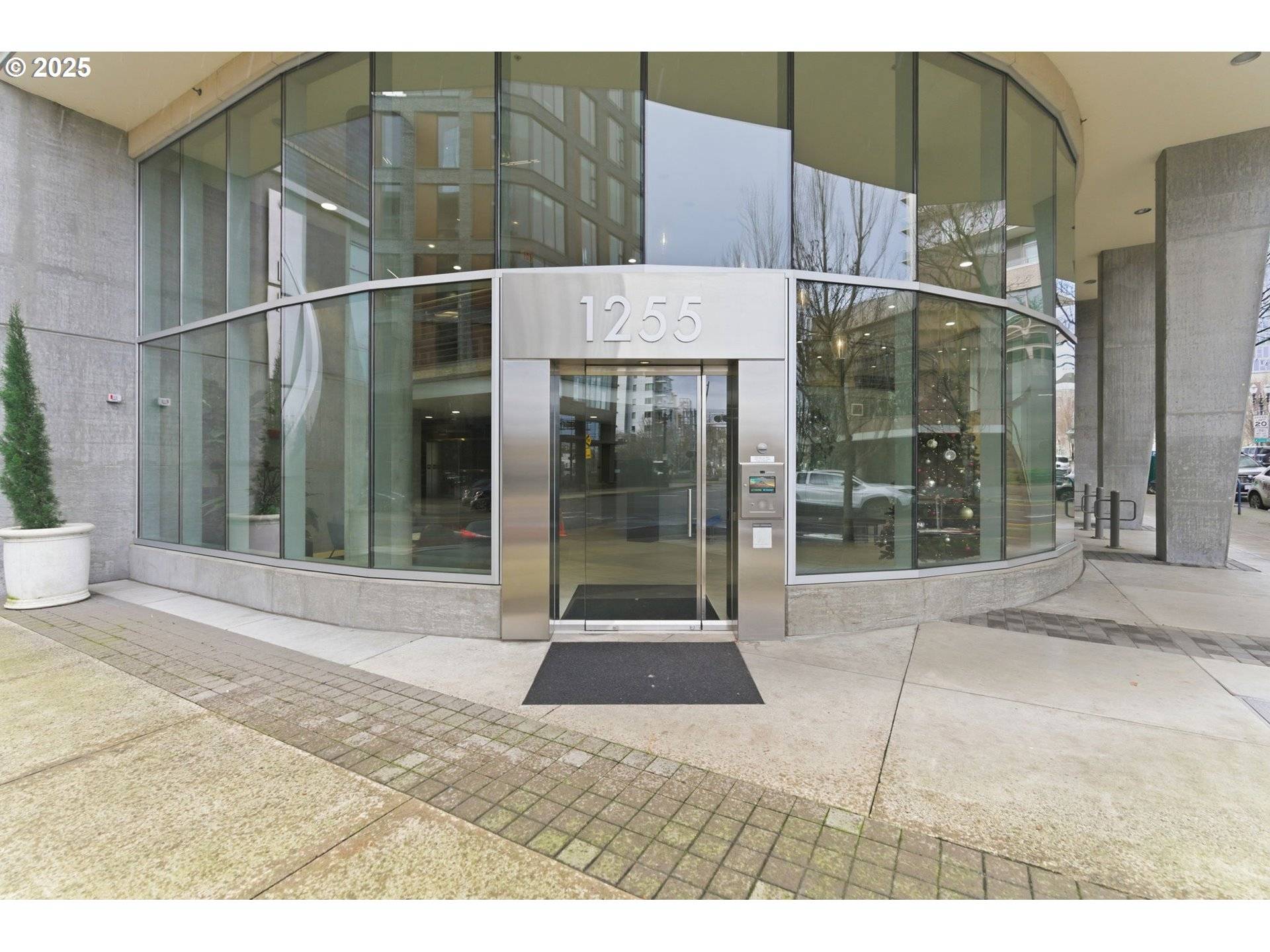 Portland, OR 97209,1255 NW 9TH AVE #411/413