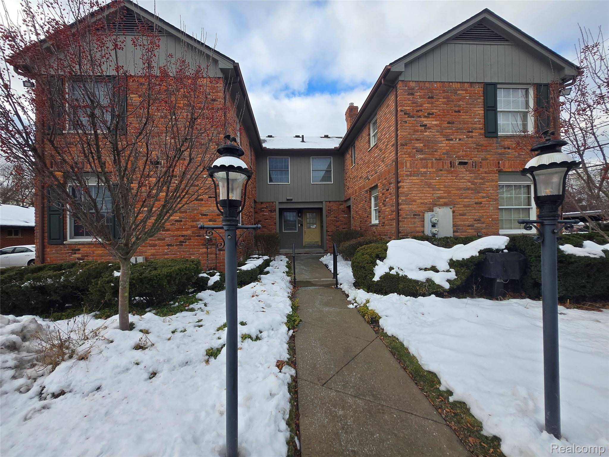 Royal Oak, MI 48073,3810 Rochester RD