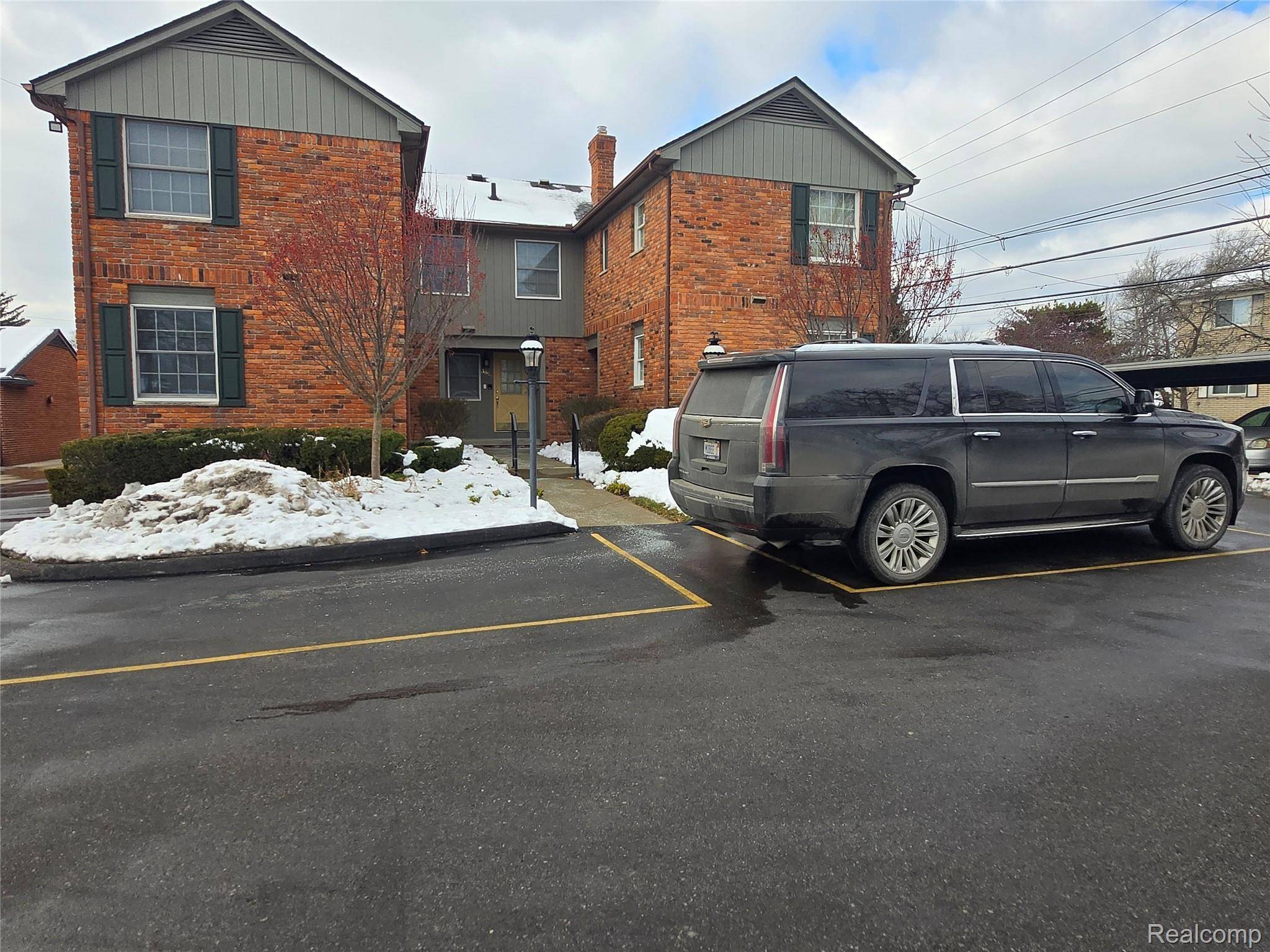 Royal Oak, MI 48073,3810 Rochester RD