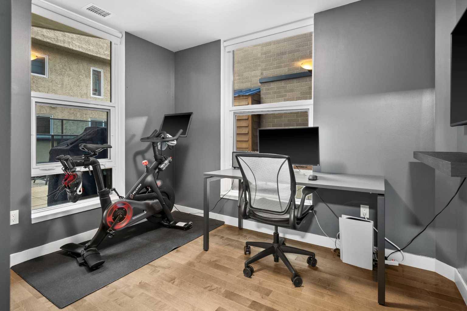 Calgary, AB T2R 0Y9,303 13 AVE SW #201