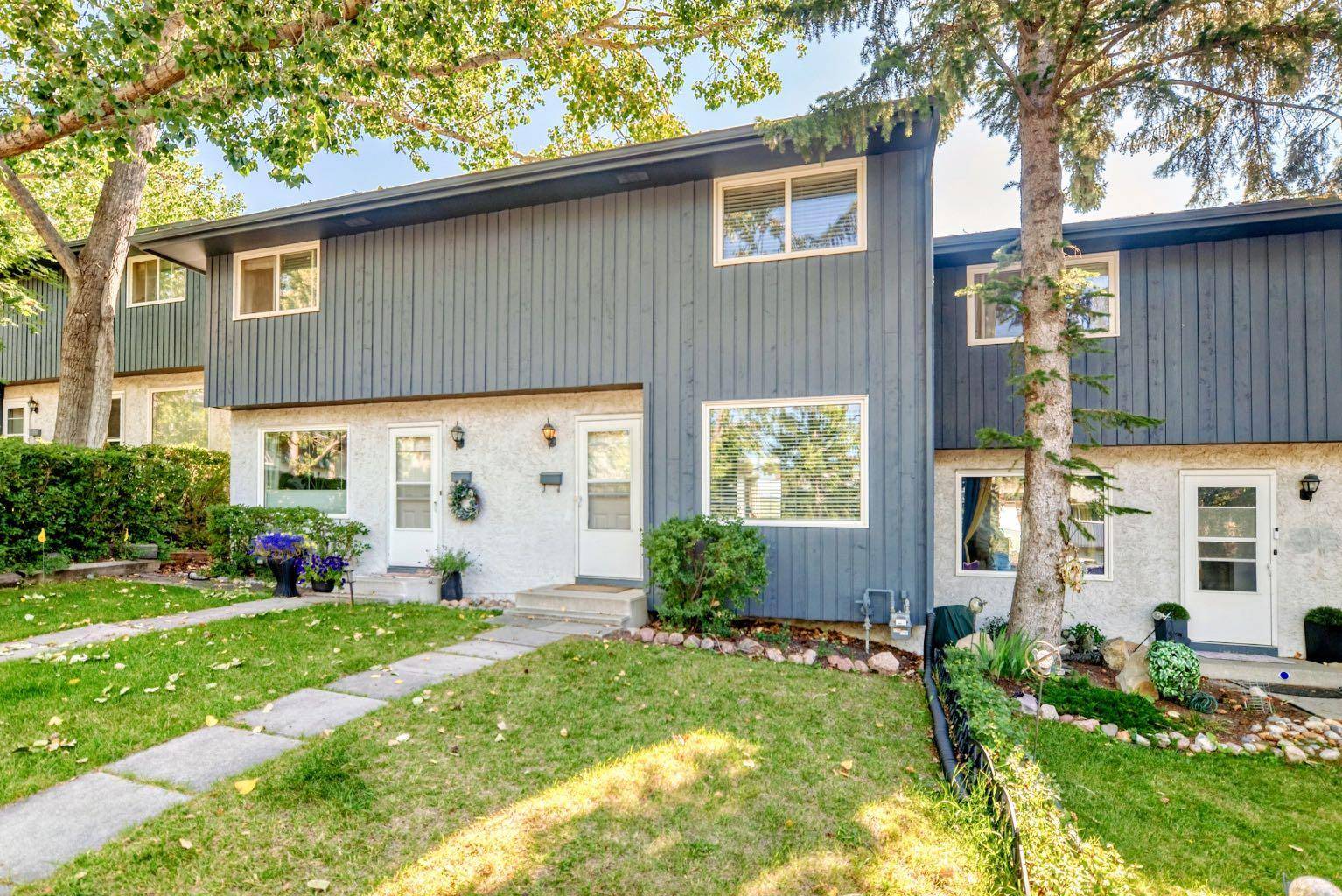 Cochrane, AB T4C 1B9,800 Bowcroft PL #32