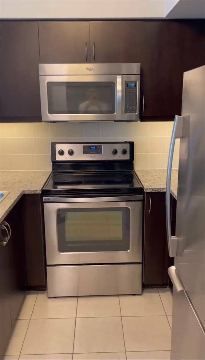 Toronto C01, ON M5J 3A3,19 Grand Trunk CRES #2207