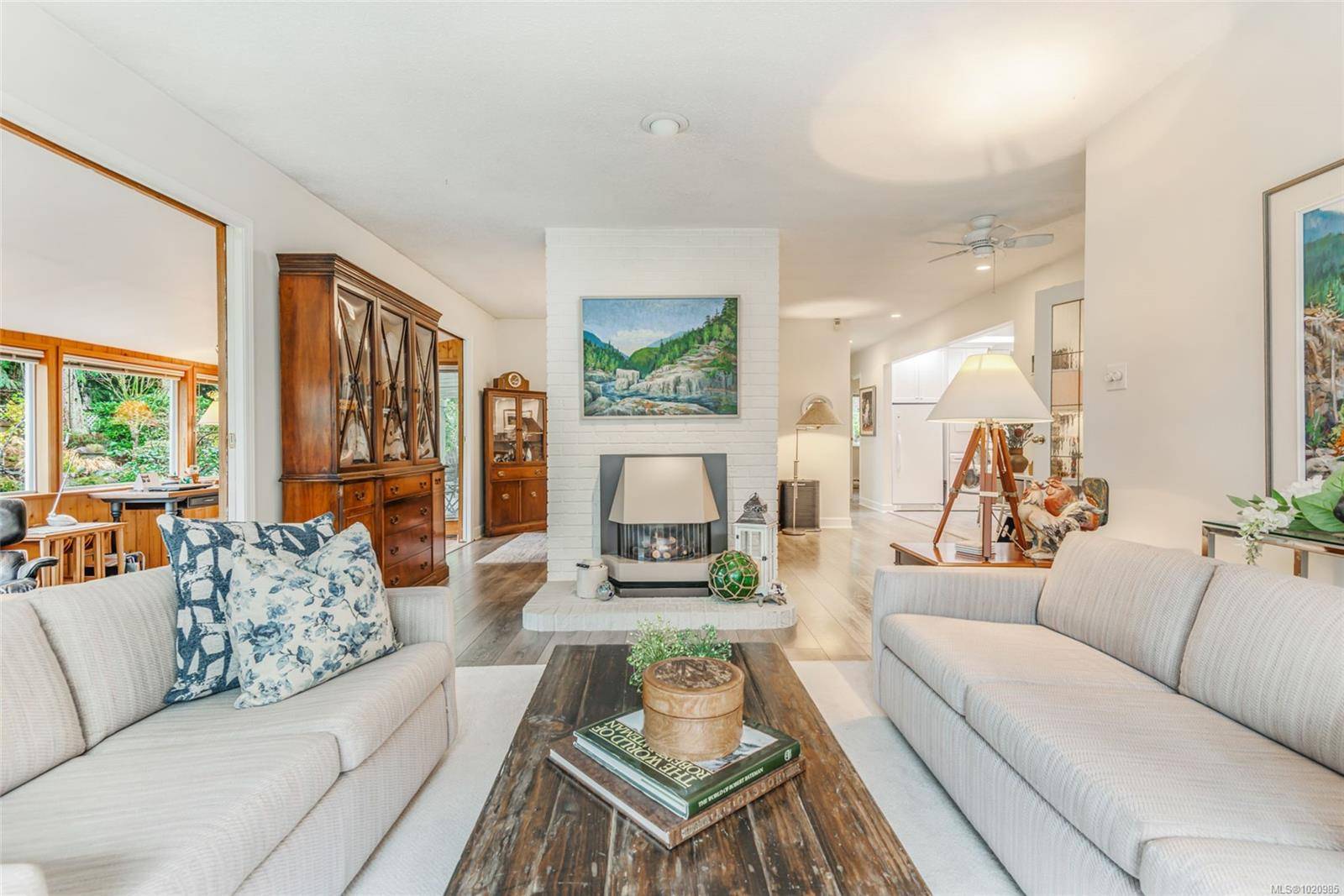 Qualicum Beach, BC V9K 1J1,637 Pine St