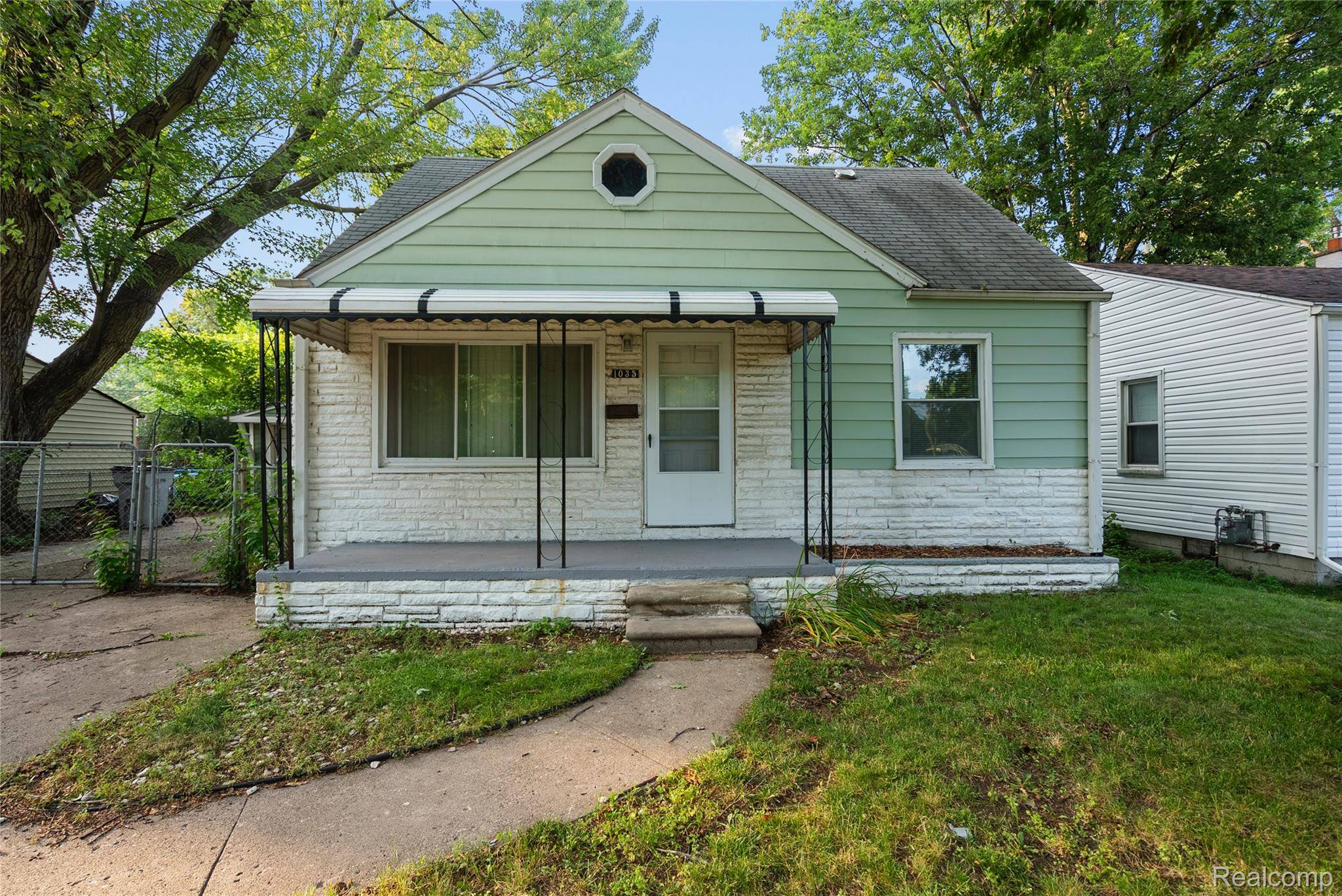 Hazel Park, MI 48030,1035 E Madge AVE