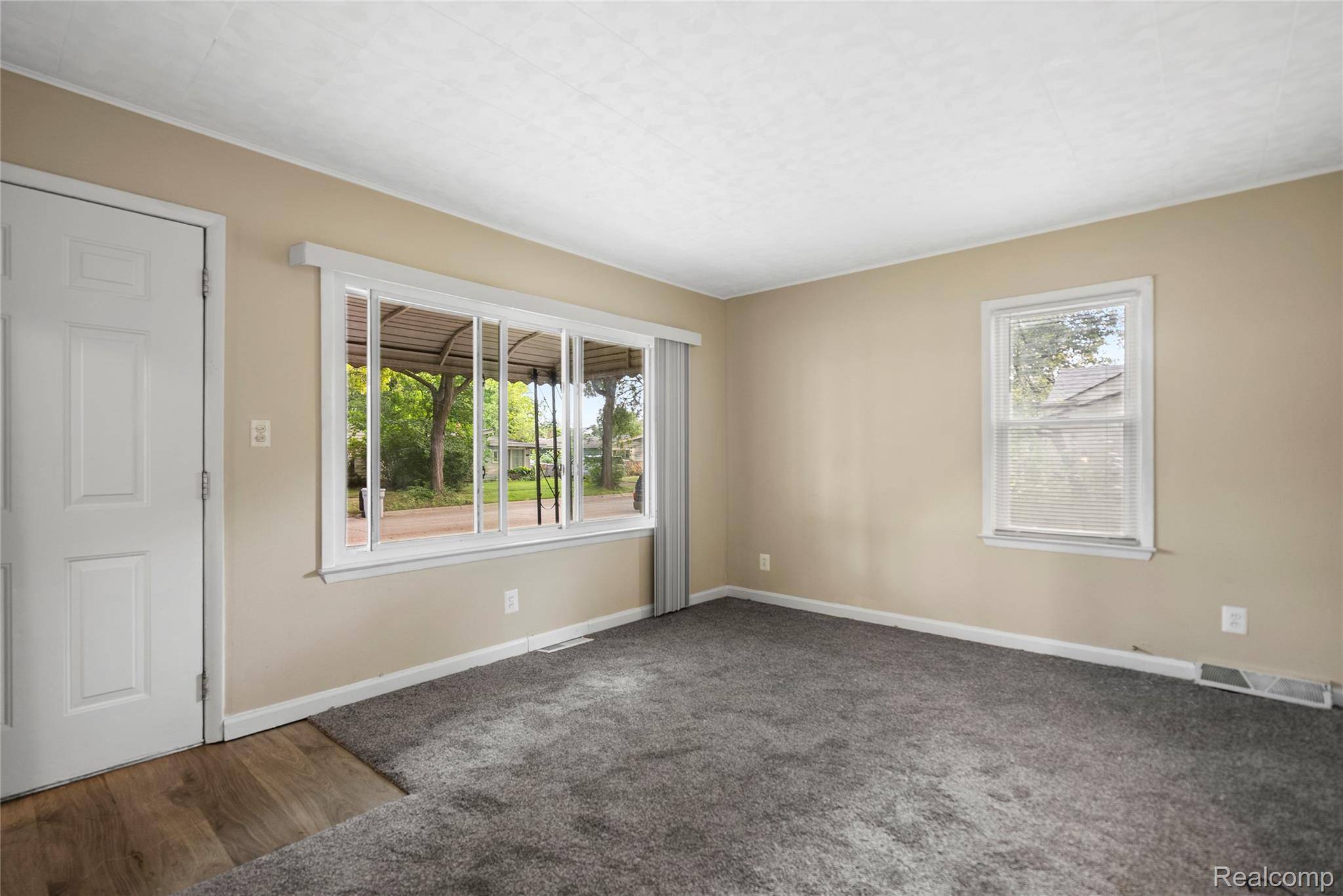 Hazel Park, MI 48030,1035 E Madge AVE