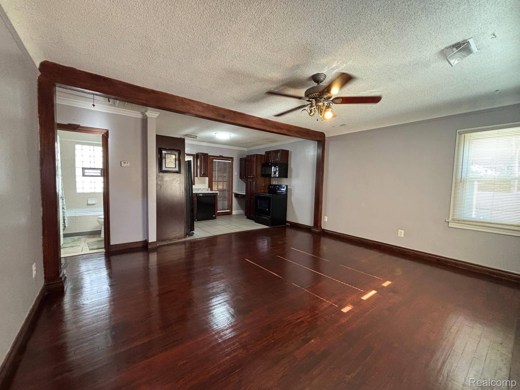 St. Clair Shores, MI 48080,22119 BLACKBURN ST