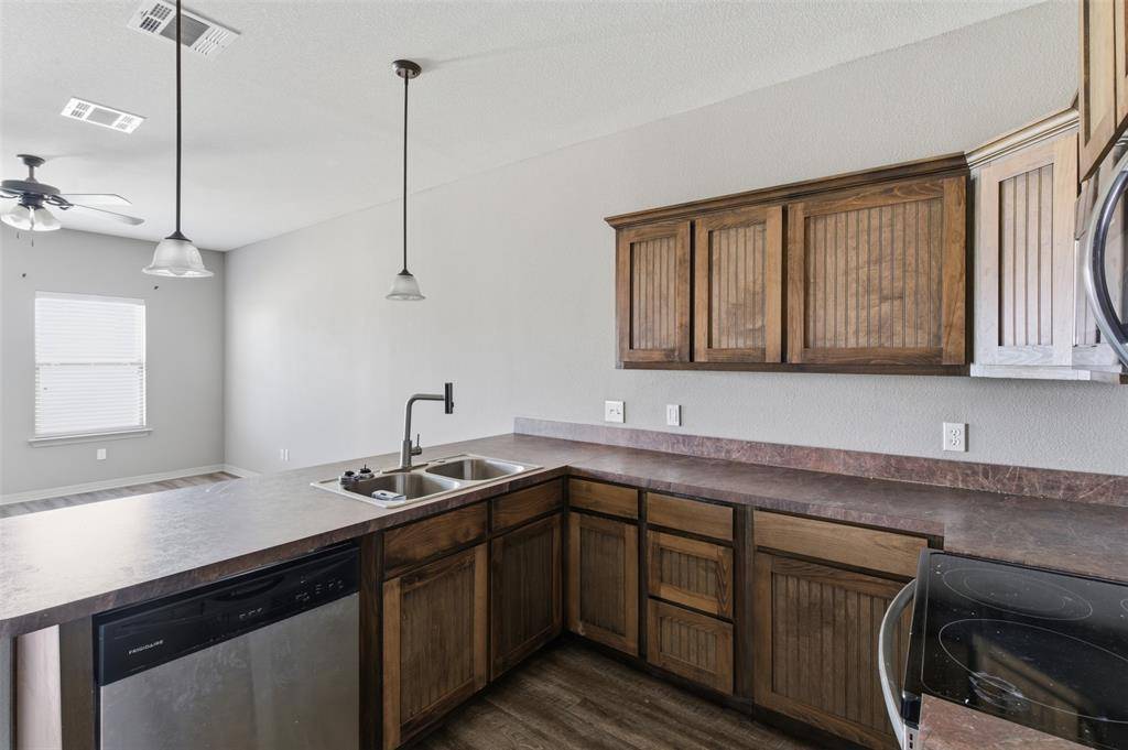 Rio Vista, TX 76093,101 W Capps Street #B