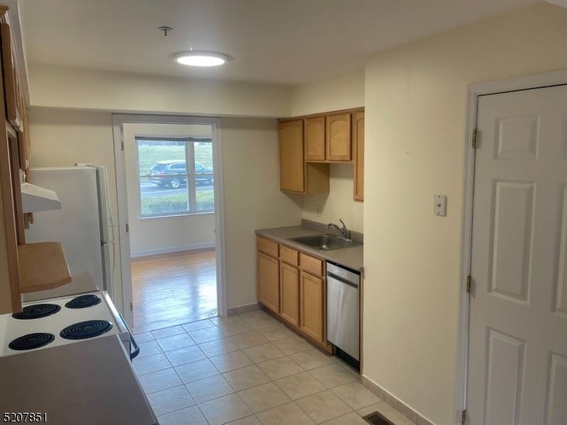 Westfield Town, NJ 07090,1527 Lamberts Mill Rd #1A