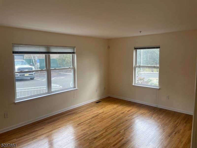 Westfield Town, NJ 07090,1527 Lamberts Mill Rd #1A