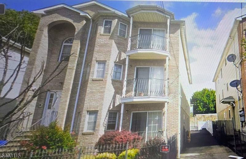 Newark City, NJ 07112,347 Hawthorne Ave