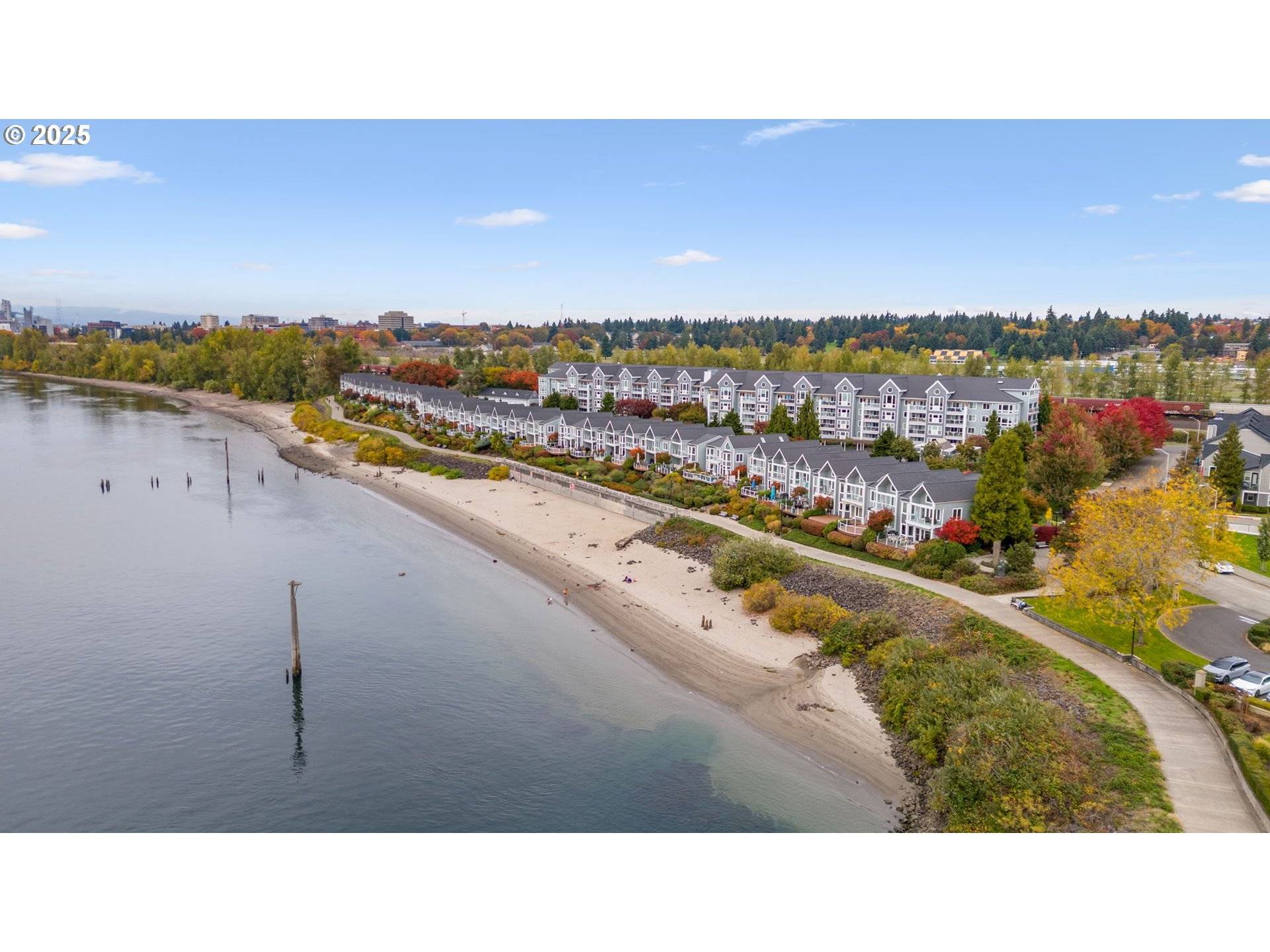 Vancouver, WA 98661,520 SE COLUMBIA RIVER DR #212