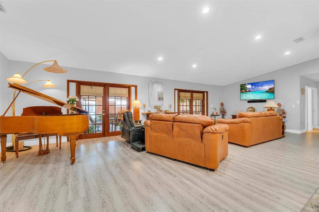 Palmetto Bay, FL 33157,18201 SW 87th Ave