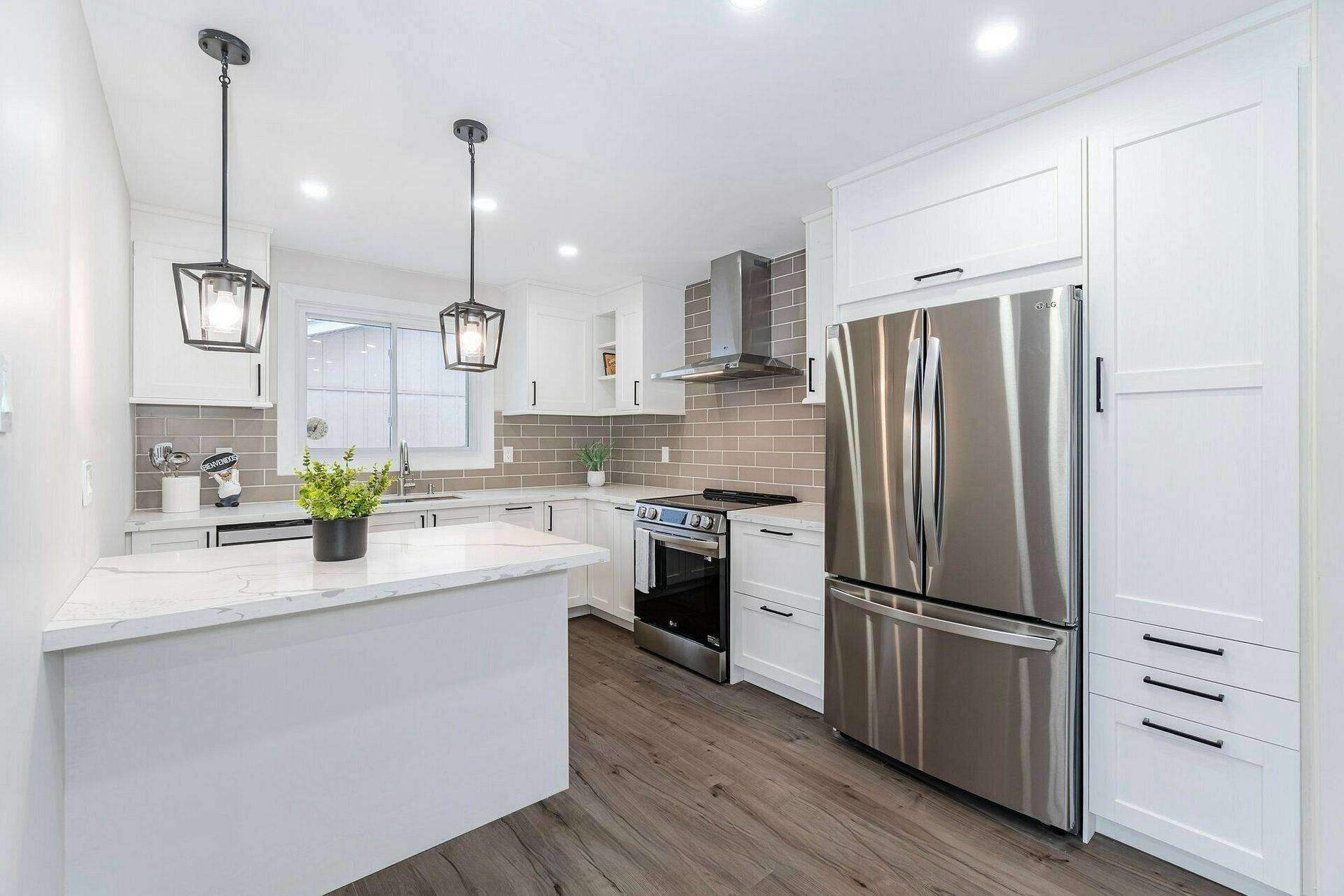 Barrie, ON L4N 4X6,453 Leacock DR