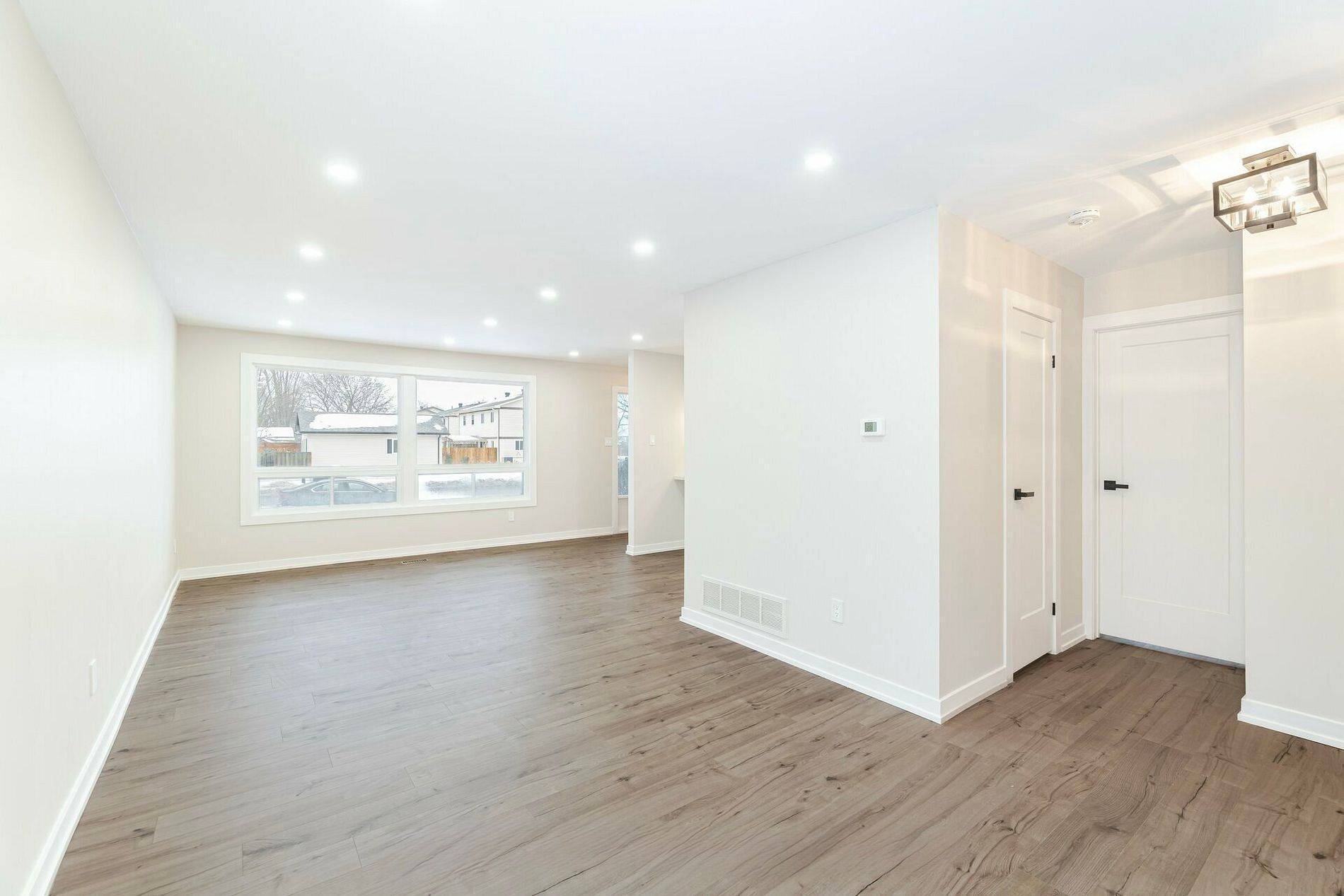 Barrie, ON L4N 4X6,453 Leacock DR