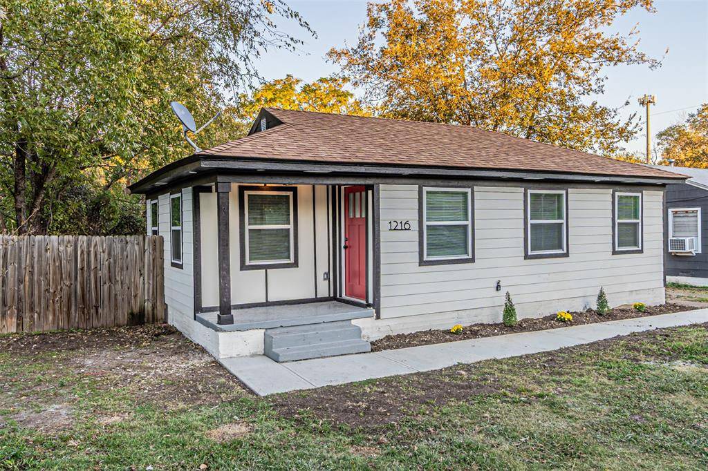 River Oaks, TX 76114,1216 Greenbrier Drive