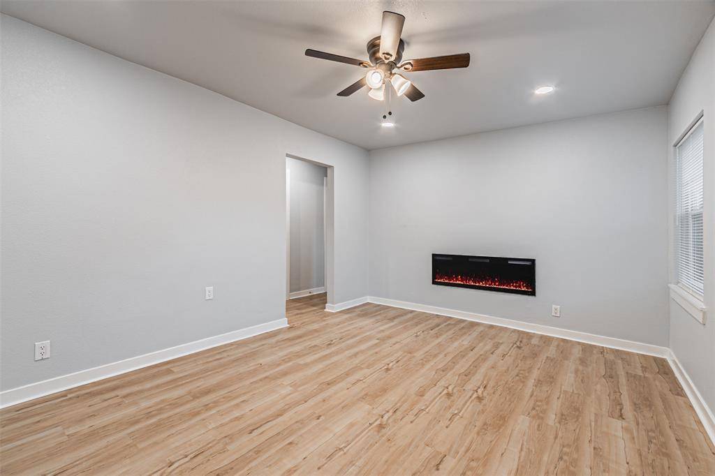 River Oaks, TX 76114,1216 Greenbrier Drive