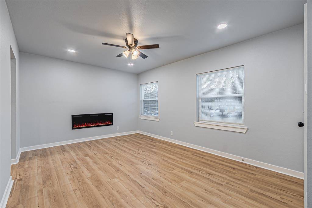 River Oaks, TX 76114,1216 Greenbrier Drive