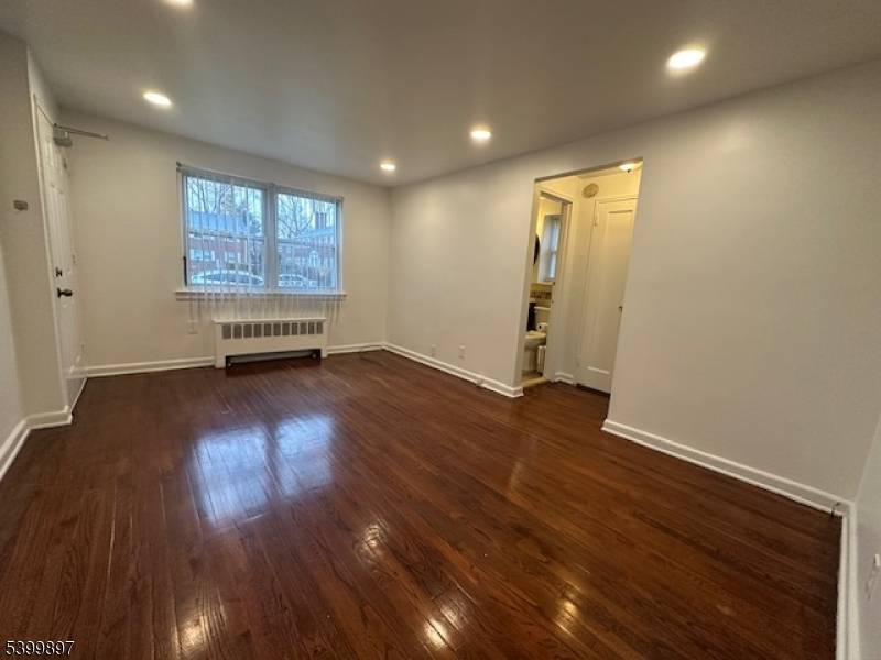 Roselle Boro, NJ 07203,17A Carolyn #A