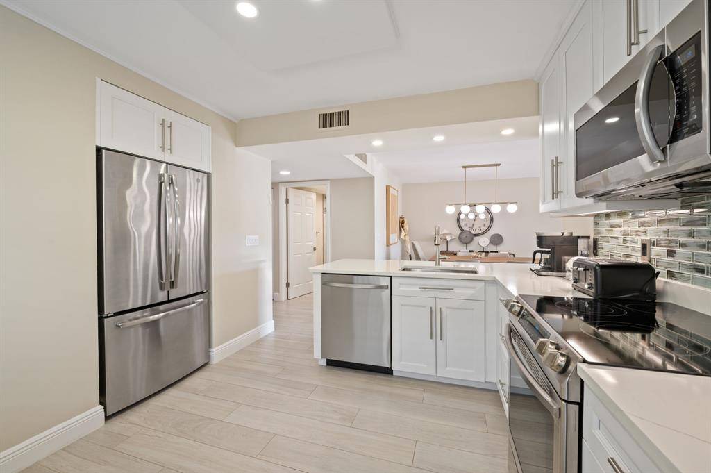 Delray Beach, FL 33484,15451 Pembridge Dr #206