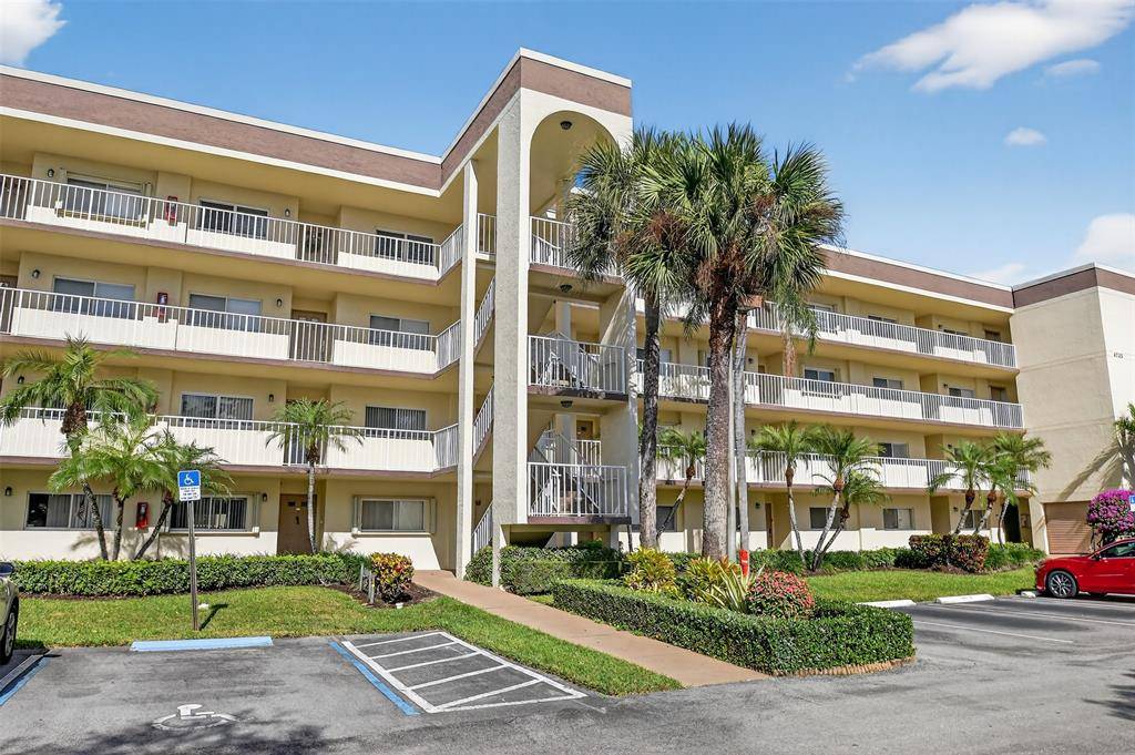 Lake Worth, FL 33467,4735 Lucerne Lakes Blvd #306