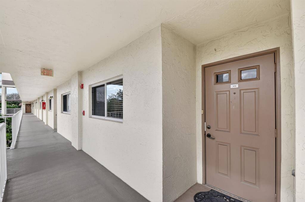 Lake Worth, FL 33467,4735 Lucerne Lakes Blvd #306
