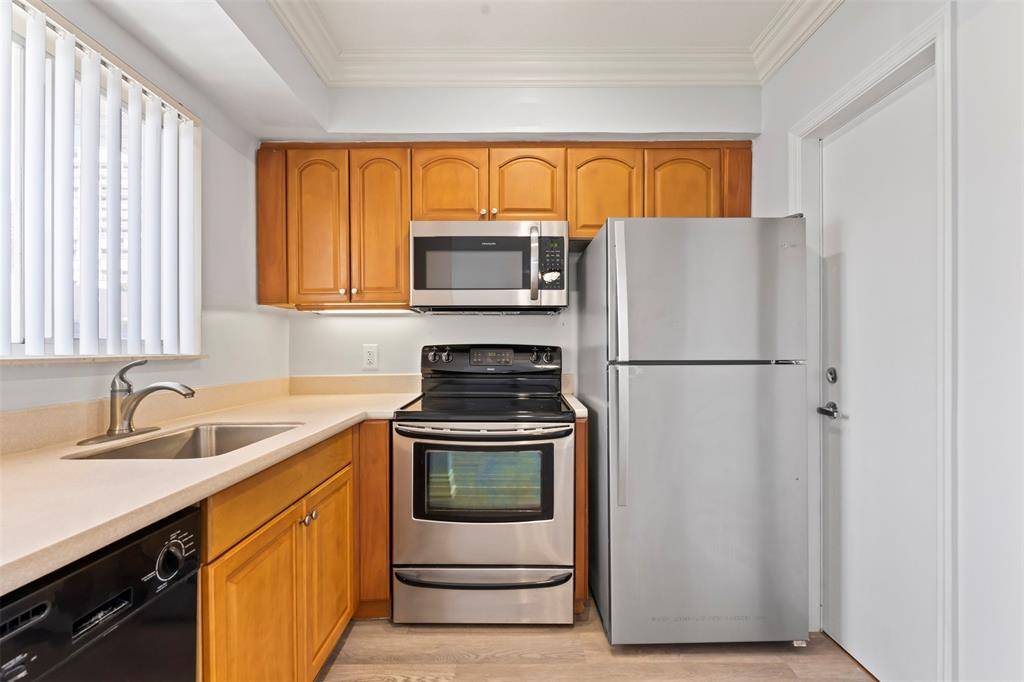 Bal Harbour, FL 33154,9930 Collins Ave #3