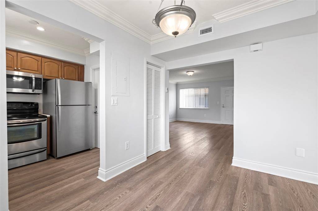 Bal Harbour, FL 33154,9930 Collins Ave #3