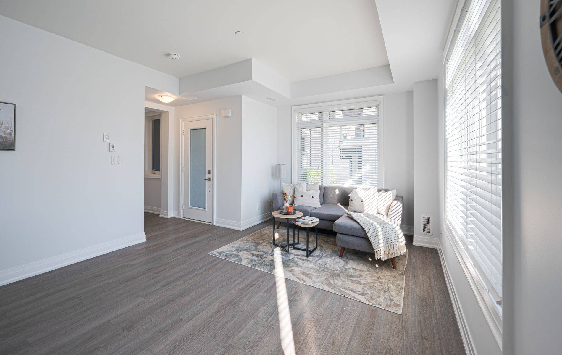 Richmond Hill, ON L4C 5T4,370C Red Maple RD #72