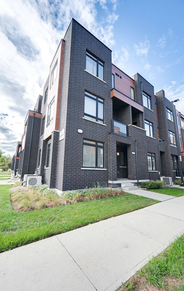 Richmond Hill, ON L4C 5T4,370C Red Maple RD #72