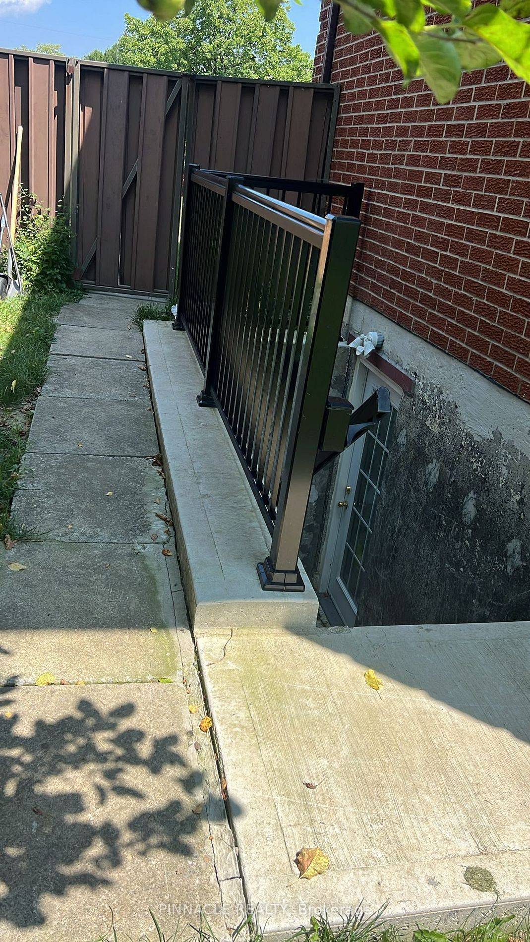 Mississauga, ON L4W 2C2,1703 Chalkdene GRV E