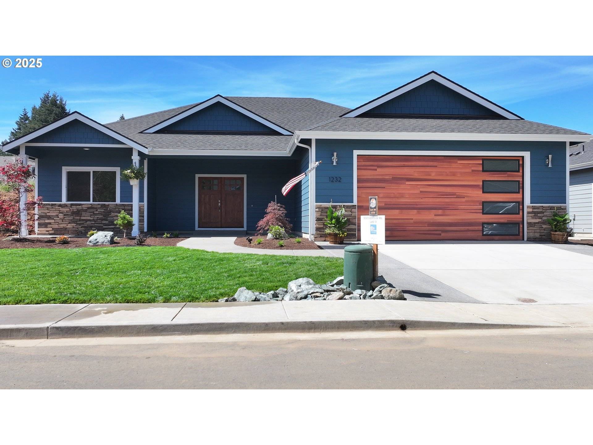 Brookings, OR 97415,1232 Lighthouse LN