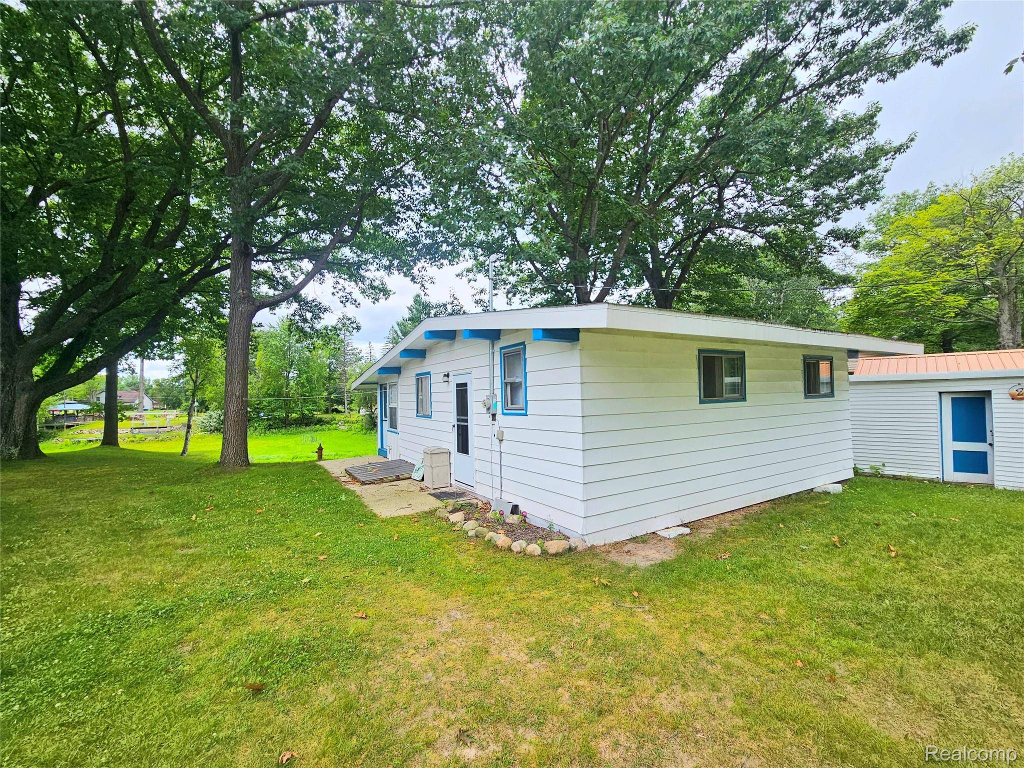 Hope, MI 48628,942 Pequot LN
