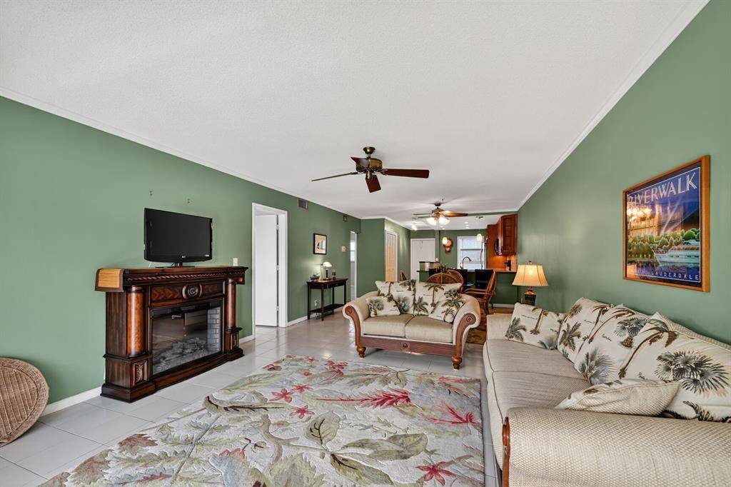 Fort Lauderdale, FL 33315,1200 SW 12th St #301