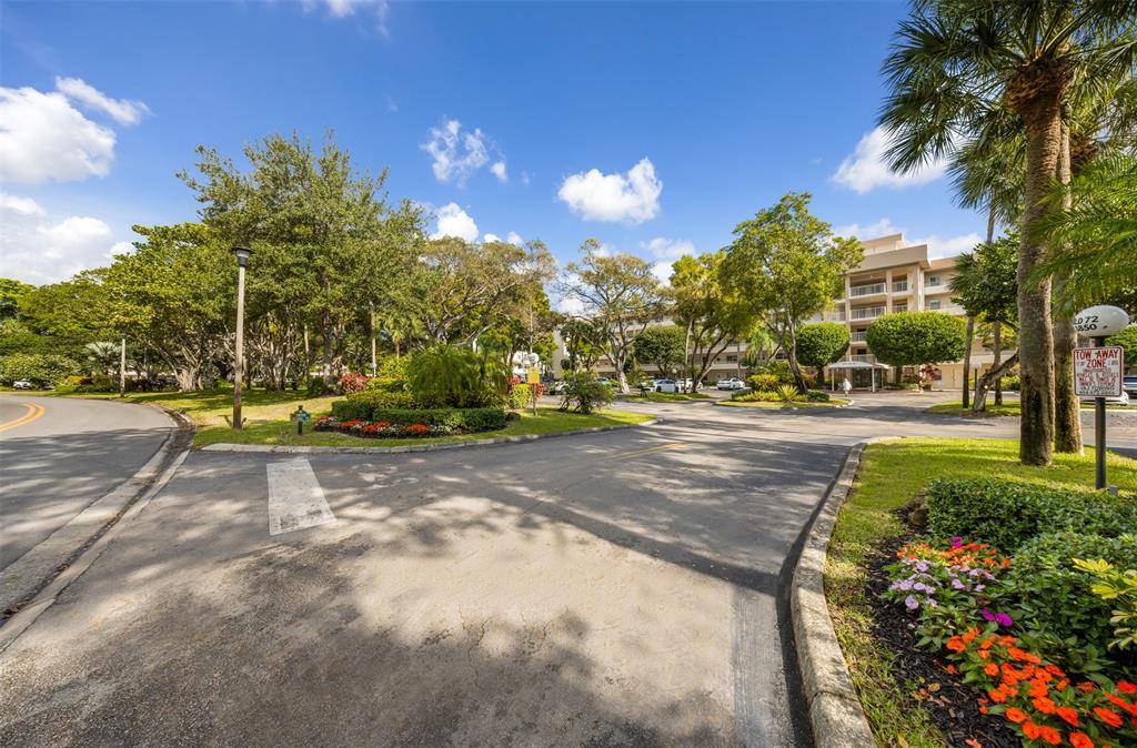 Pompano Beach, FL 33069,3850 Oaks Clubhouse Dr #409