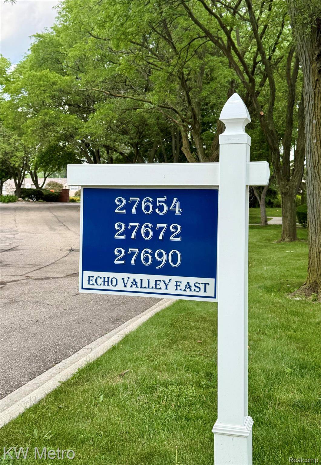 Novi, MI 48334,27654 E Echo VLY #132