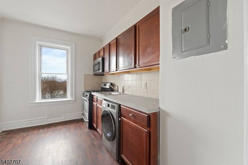 Bloomfield Twp., NJ 07003,165 Franklin St #408