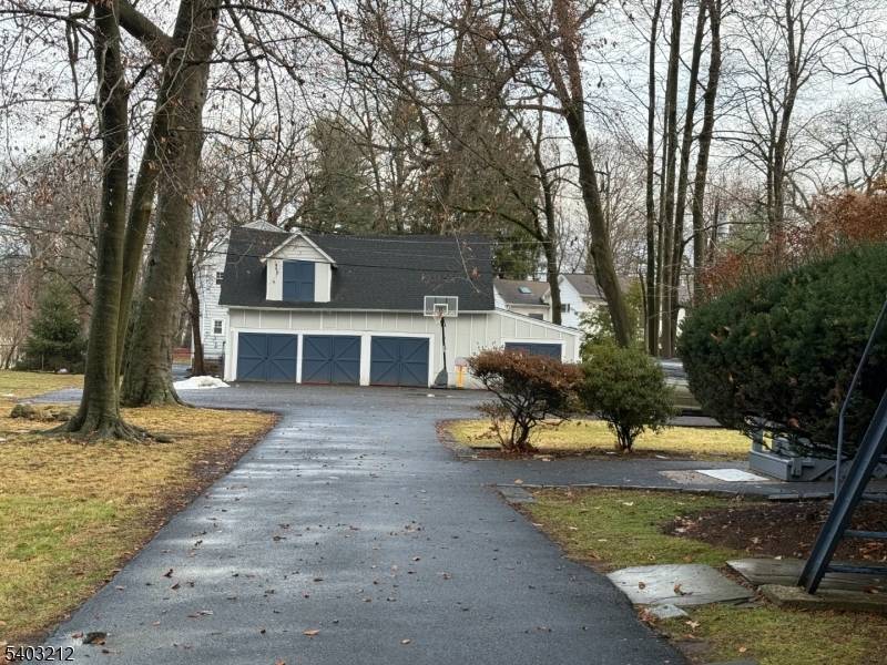 Montclair Twp., NJ 07042,163 Park St #3