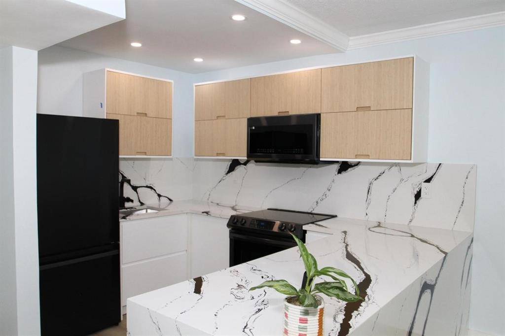 Pompano Beach, FL 33060,101 SE 6TH AV #5