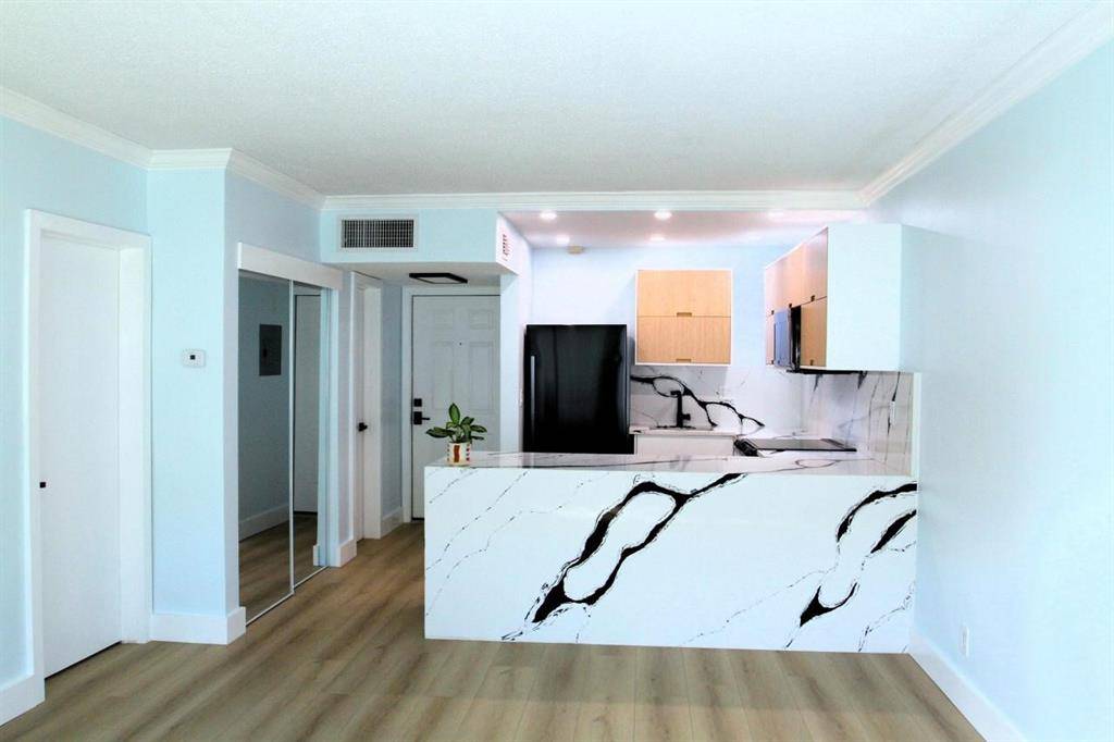 Pompano Beach, FL 33060,101 SE 6TH AV #5