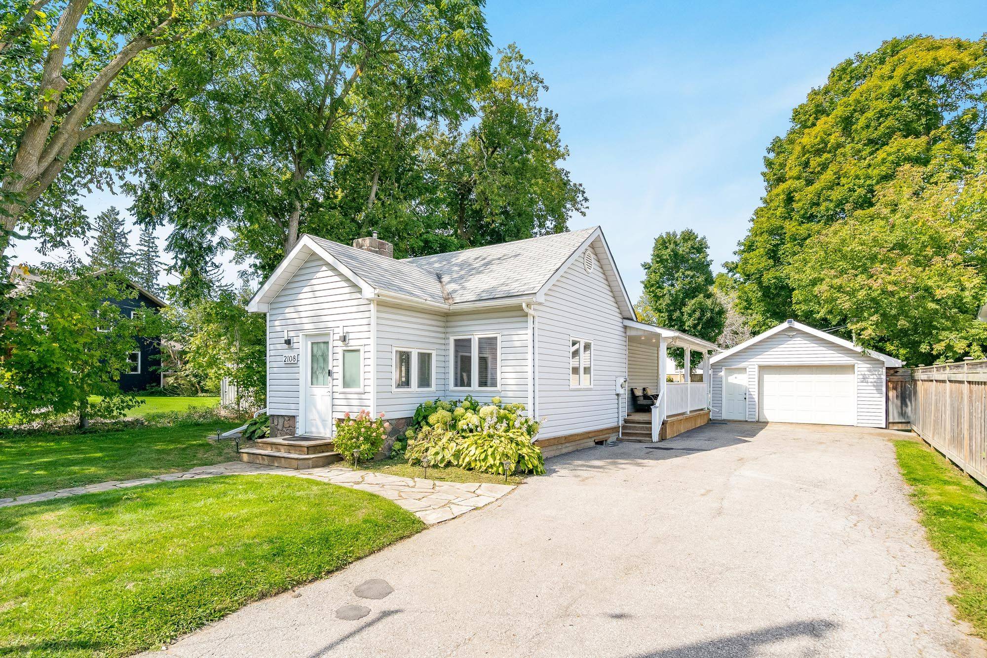 Innisfil, ON L9S 1K4,2108 Victoria ST