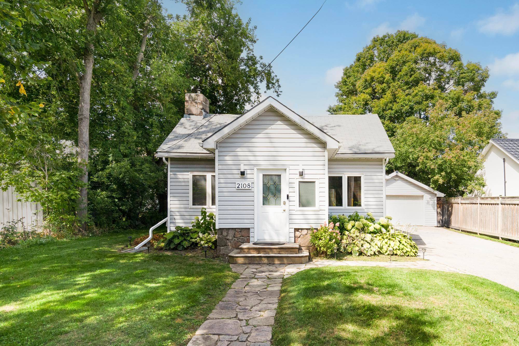 Innisfil, ON L9S 1K4,2108 Victoria ST