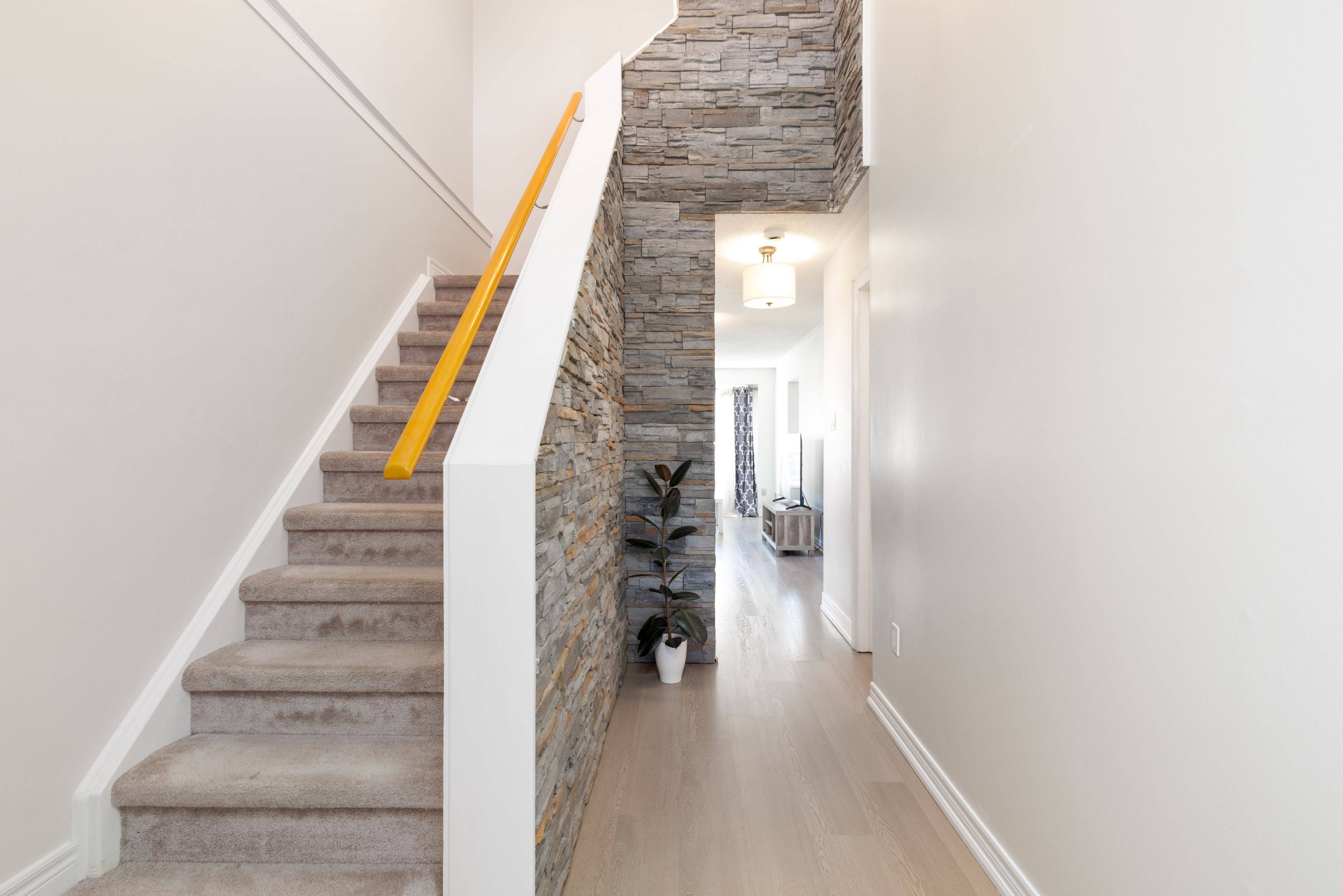 Barrie, ON L4N 8C2,192 Pickett CRES