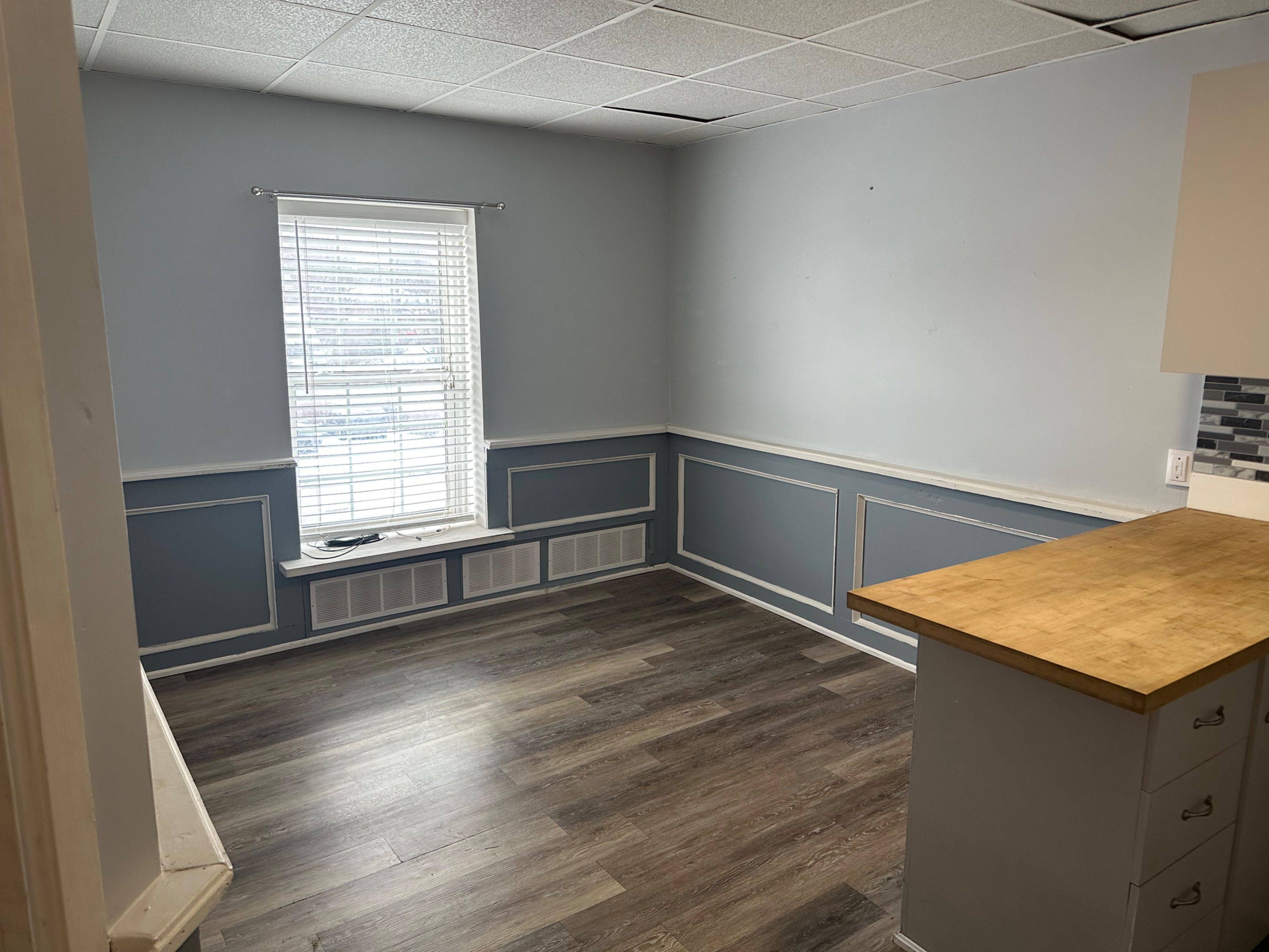 Halton Hills, ON L7G 3G9,7 Main ST N #4