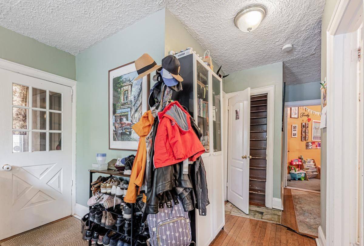 Toronto C02, ON M6H 2S1,111 Alberta AVE