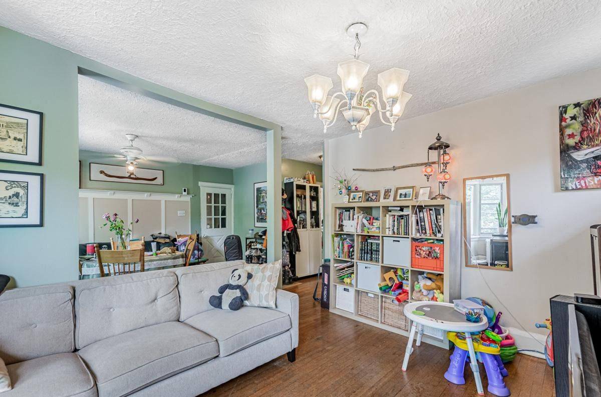 Toronto C02, ON M6H 2S1,111 Alberta AVE