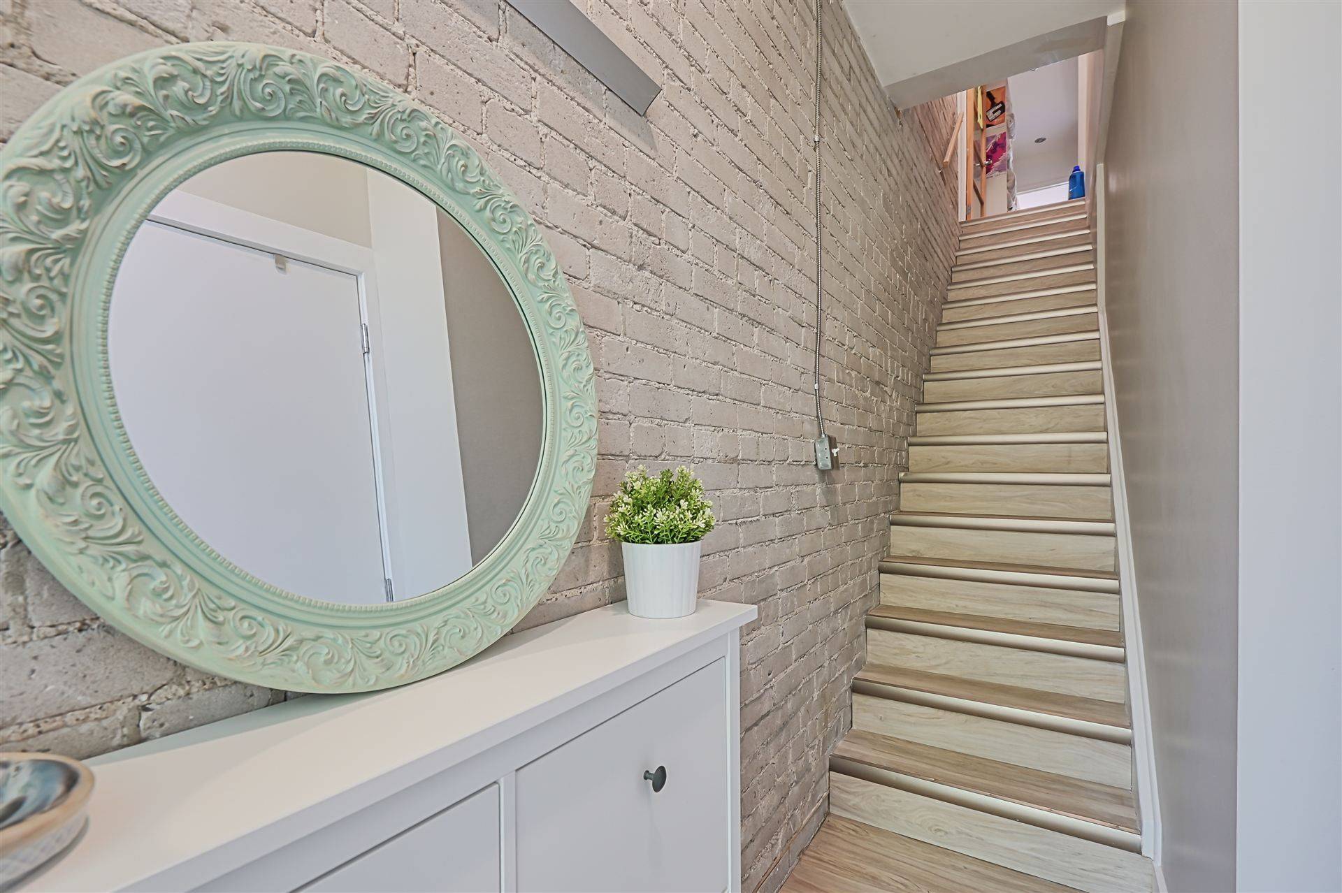 Toronto E02, ON M4L 2C1,1926 Gerrard ST E