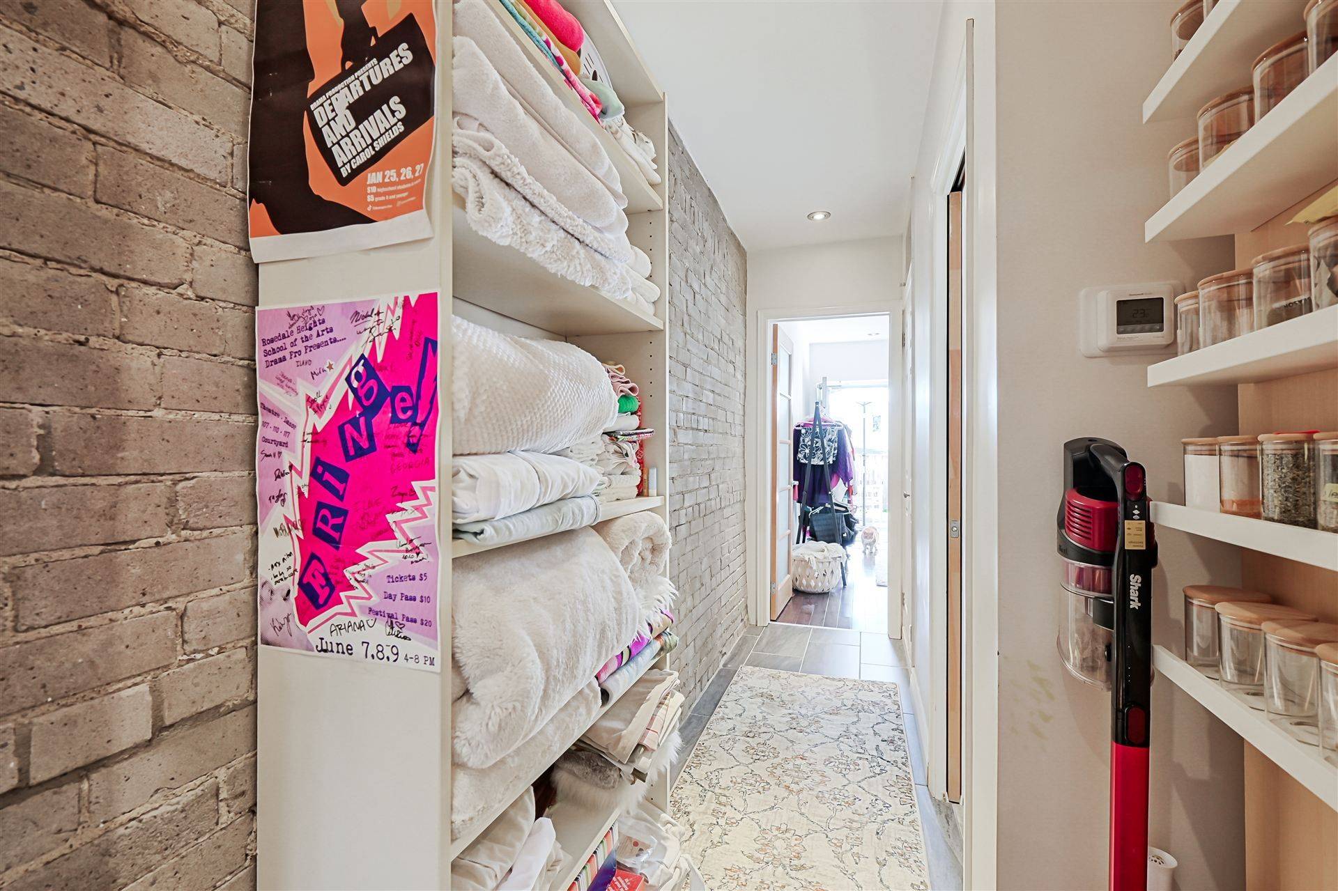 Toronto E02, ON M4L 2C1,1926 Gerrard ST E