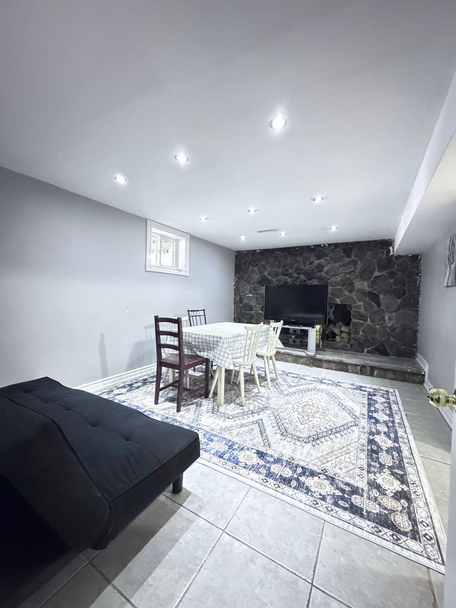 Toronto E08, ON M1M 2A4,10 Oakridge DR #Bsmt